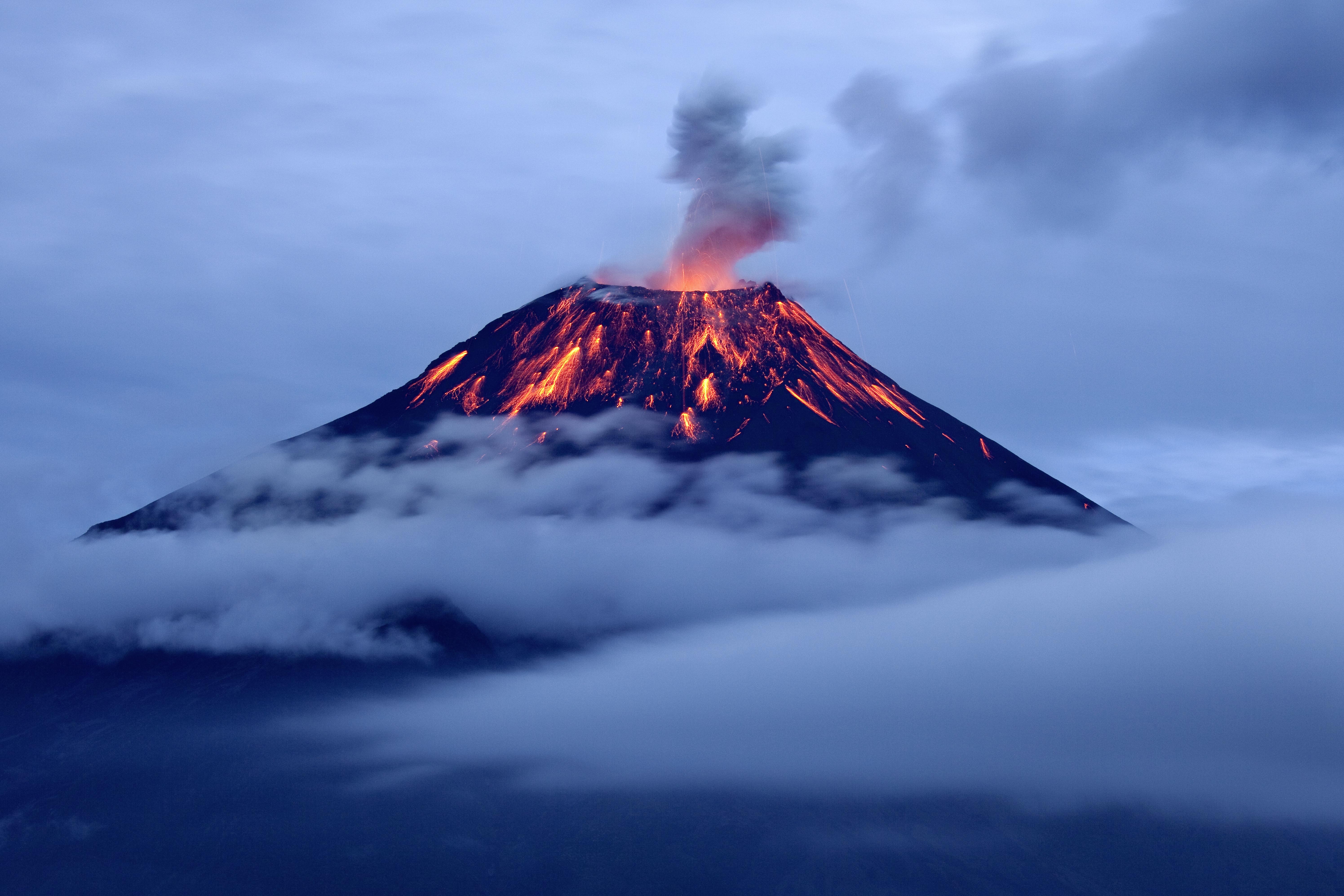 Suis l'activité des volcans ! - Curionautes des sciences