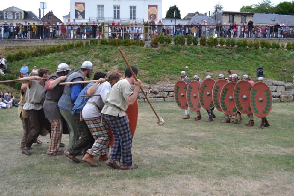 Reconstitution d'une bataille gauloise © Association les Ambiani